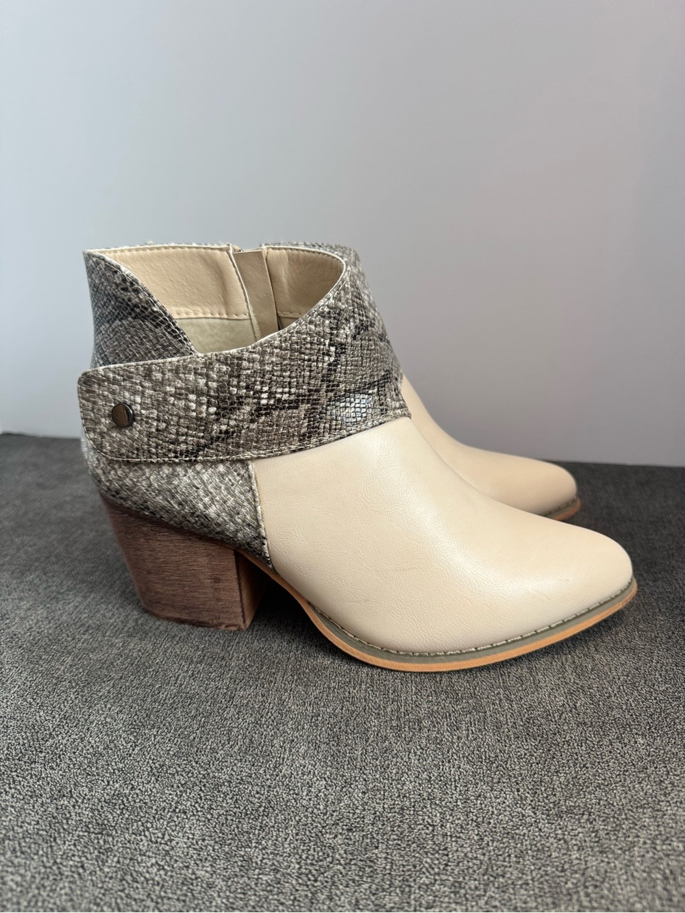 Tinstree Beige Snake Print Ankle Bootie Zip Closure Comfort Women's Size 8.5